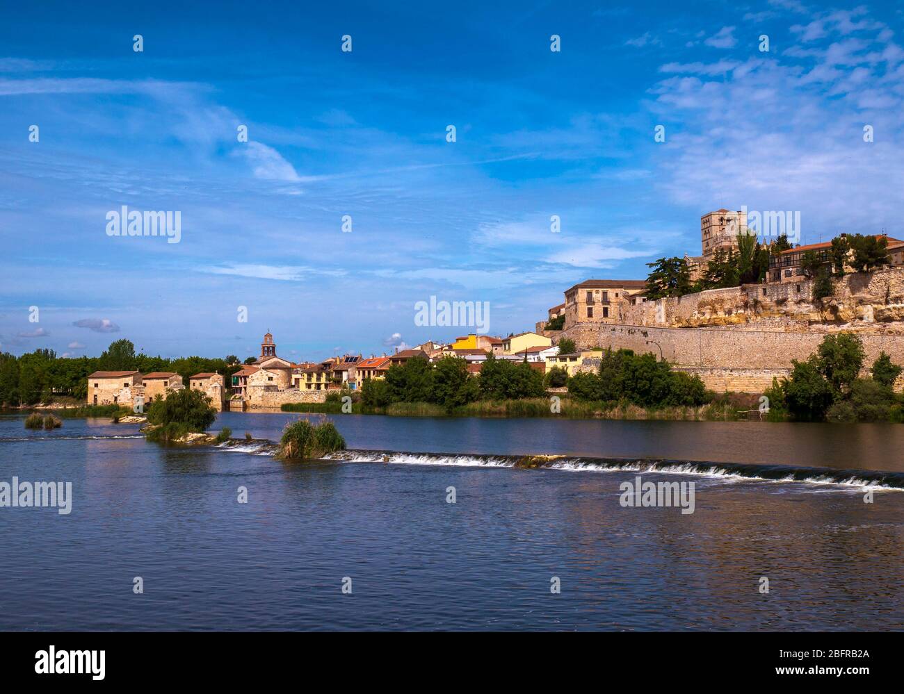 Vista de Zamora con el río Duero. Castilla León. España Foto Stock