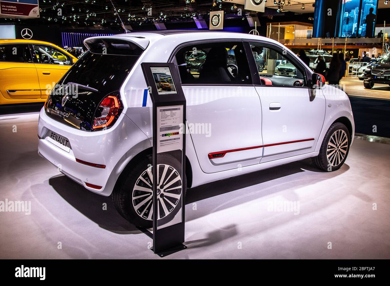 Bruxelles, Belgio, 2020 gennaio: Renault Twingo, Brussels Motor Show, terza generazione, MK3, motore posteriore, auto da città a trazione posteriore prodotta da Renault Foto Stock