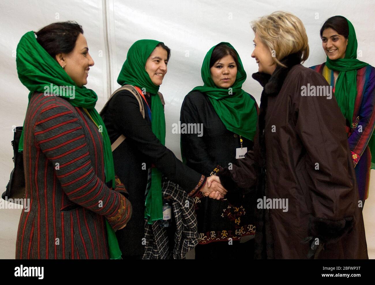Stati Uniti Il segretario di Stato Hillary Rodham Clinton parla con le donne in Afghanistan a Londra la conferenza sull'Afghanistan, 28 gennaio 2010. Foto Stock