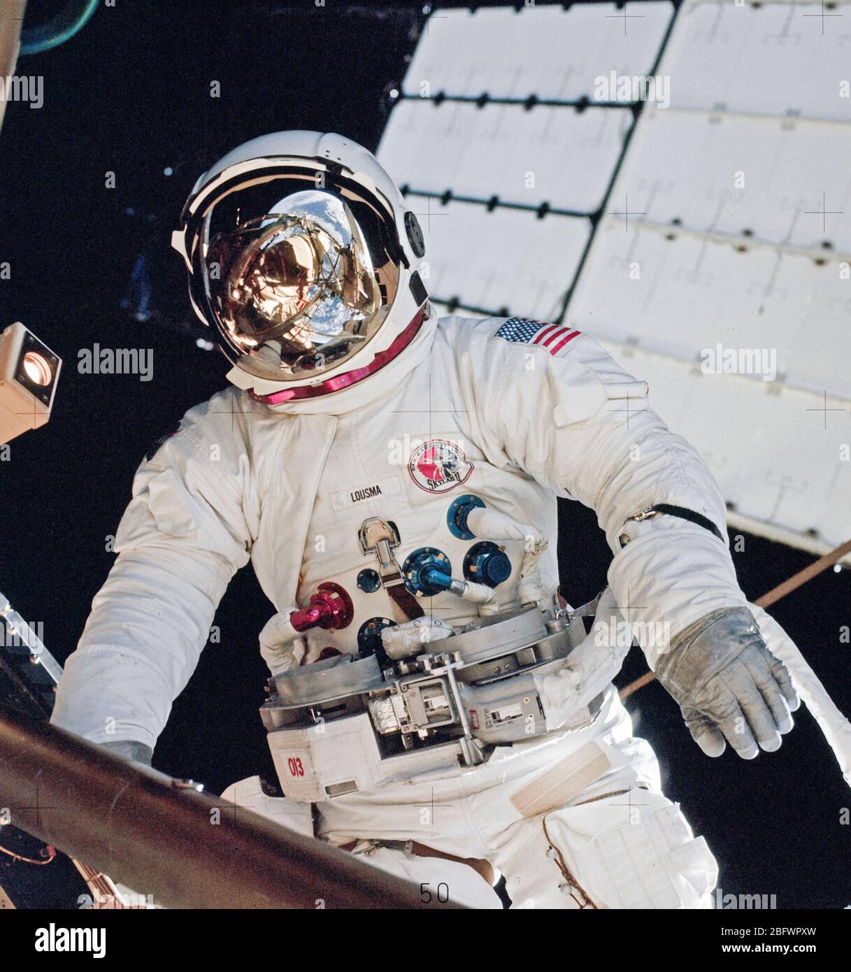 (6 agosto 1973) --- astronauta Jack Lousma R., Skylab 3 pilota, partecipa in Agosto 6, 1973, extravehicular attività (EVA) Foto Stock