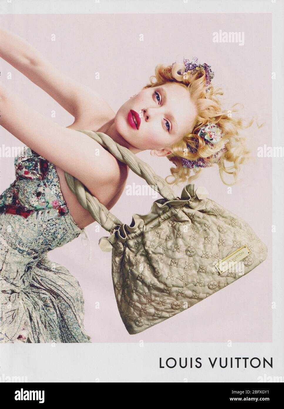 Poster pubblicitari Louis Vuitton borsetta con Scarlett Johansson attrice in magazzino carta dal 2007, pubblicità, annuncio creativi da 2000s Foto Stock