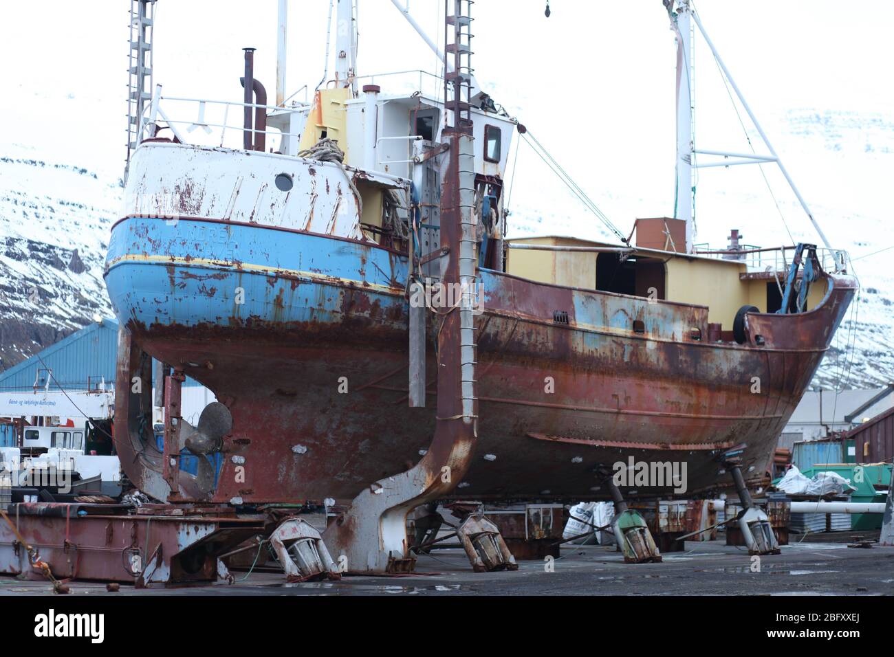 Arrugginita barca da pesca islandese Foto Stock