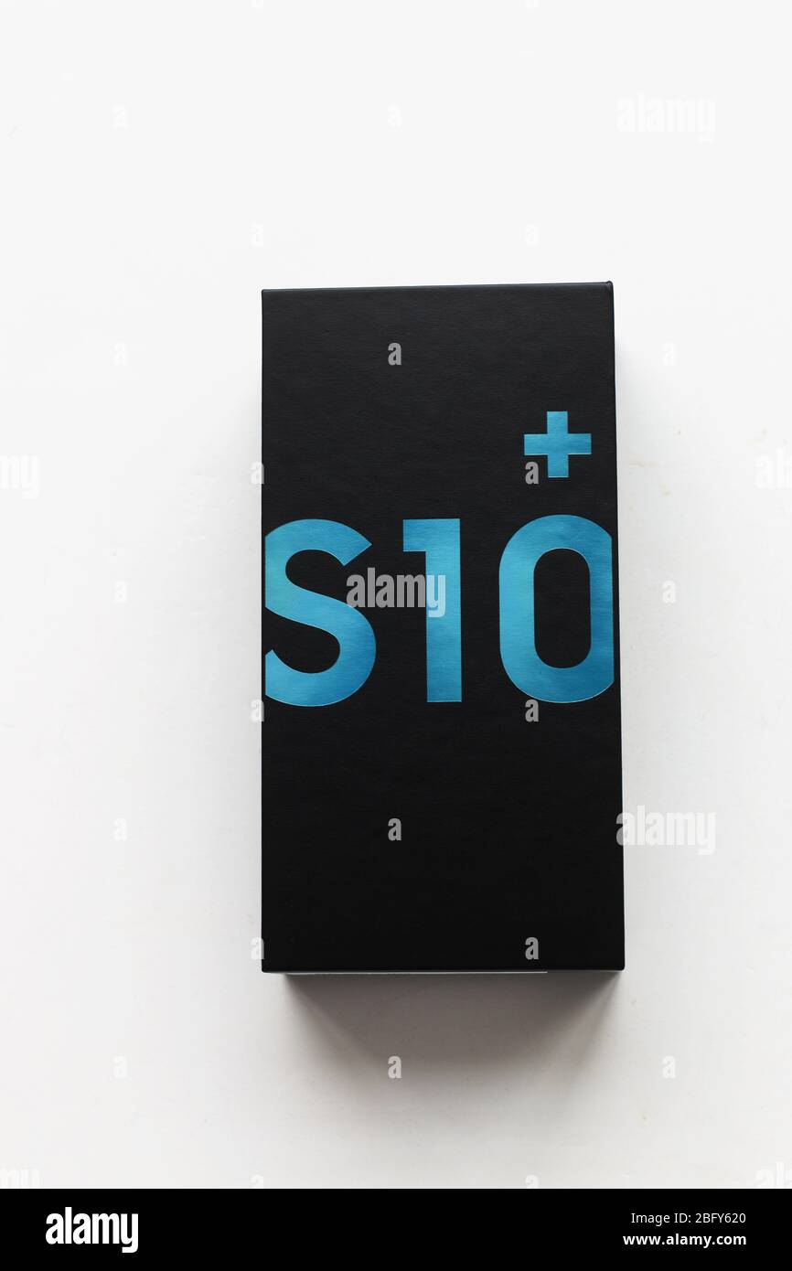 Samsung Galaxy S10+ isolato su sfondo bianco Foto Stock