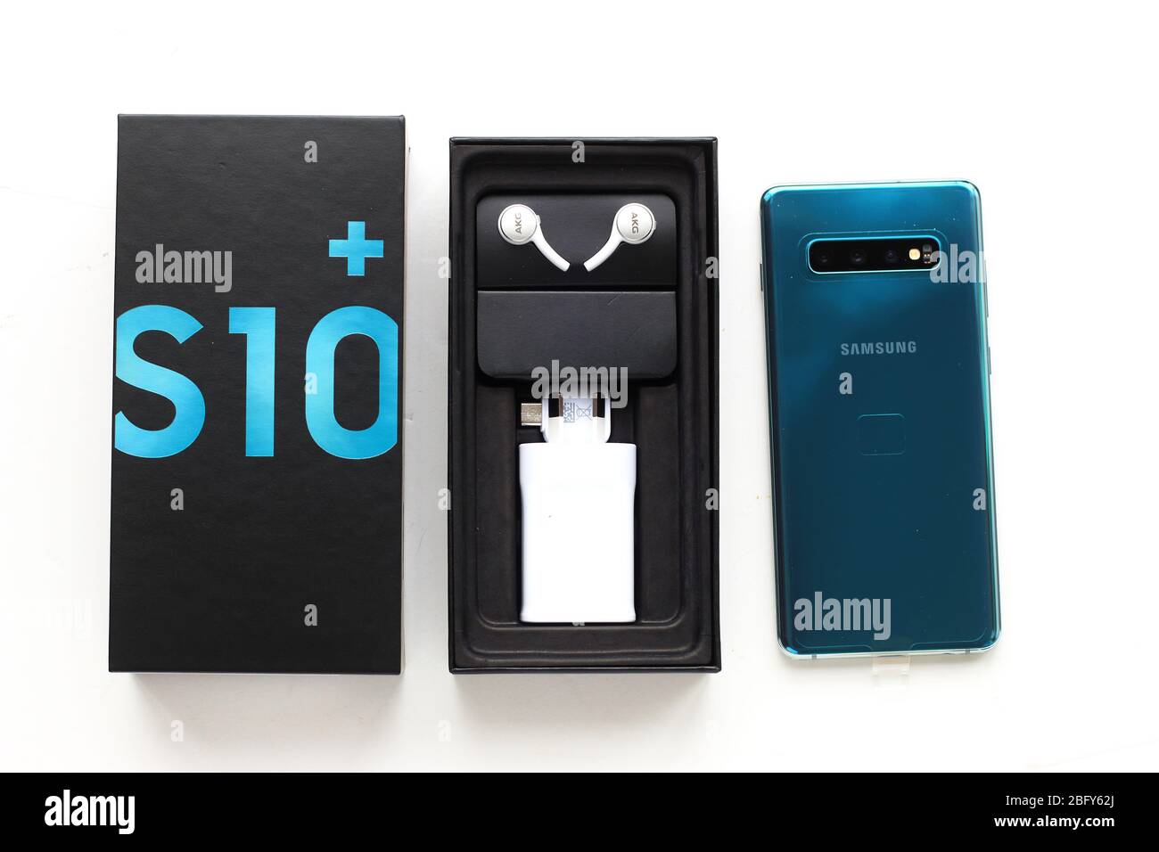 Samsung Galaxy S10+ isolato su sfondo bianco Foto Stock