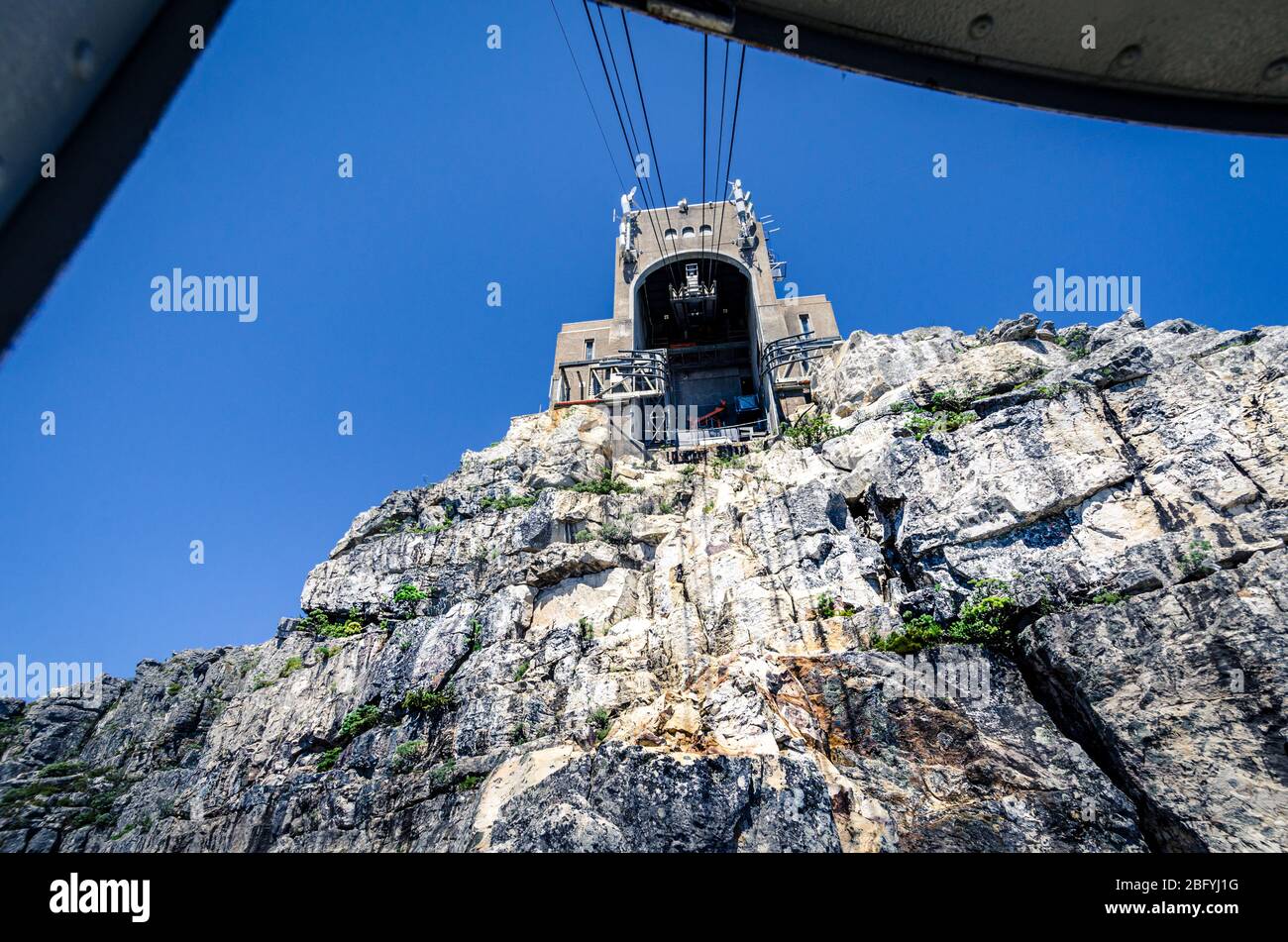 Avvicinamento alla stazione della funivia Top sulla funivia rotante aerea montagna tavolo Città del Capo Sud Africa Foto Stock