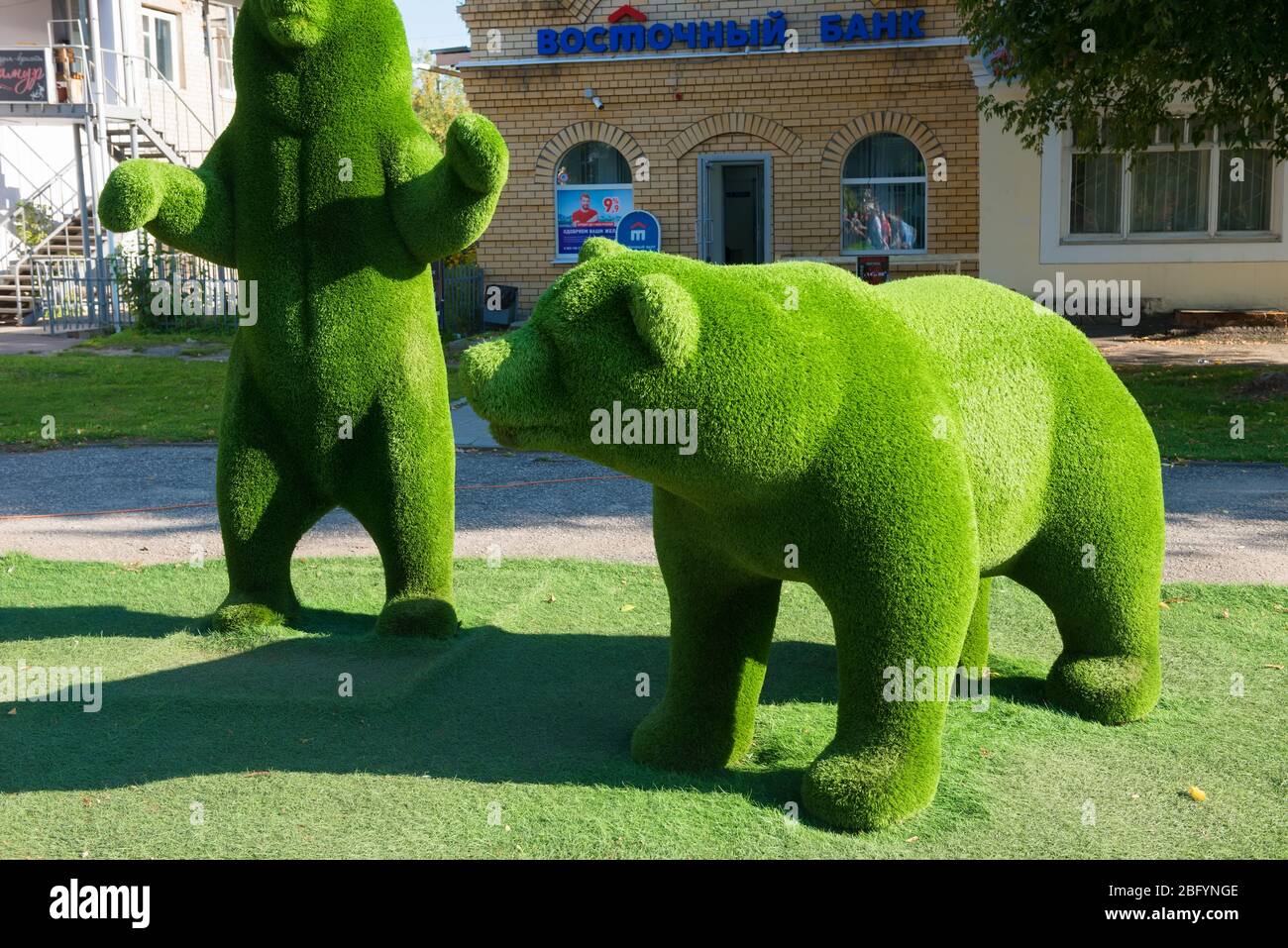 MUROM, RUSSIA - 24 AGOSTO 2019: Composizione spaziale di tre orsi, posta all'incrocio tra Leo Tolstoy e Mosca. Sculture sono installate per Foto Stock
