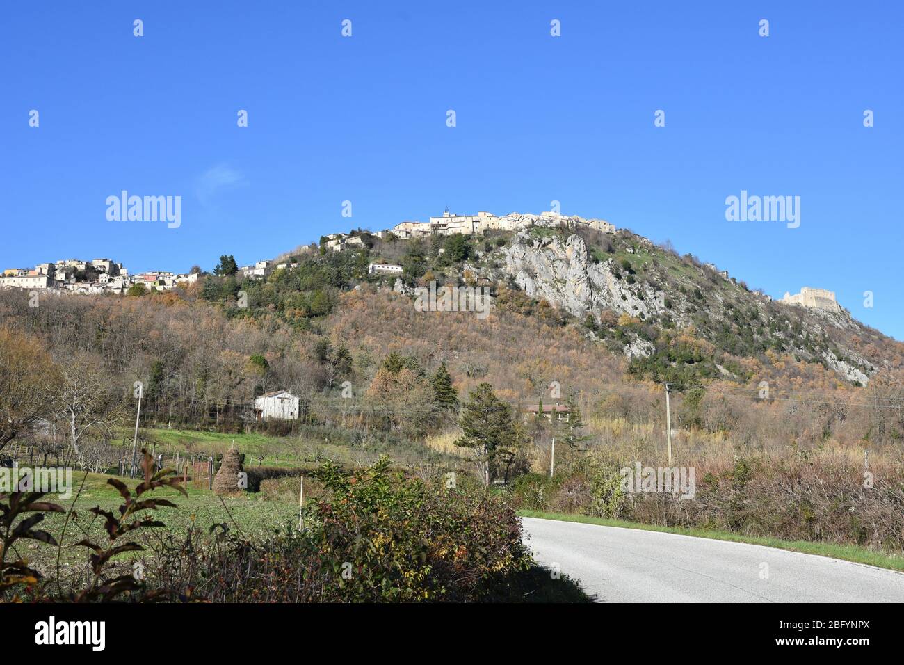 Vista panoramica dal paese di Castropignano, Molise Foto Stock