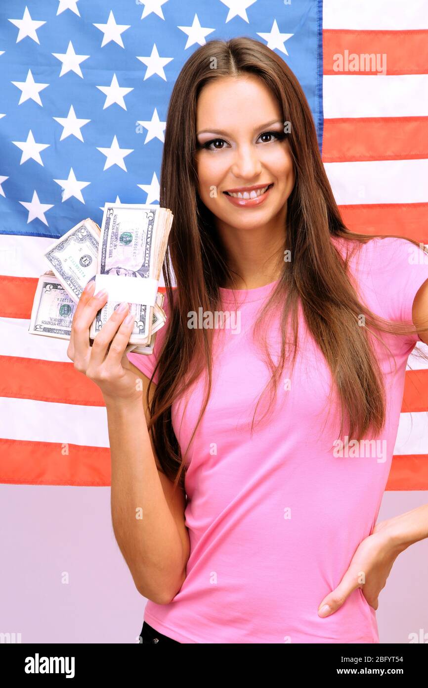 Giovane donna con bandiera americana Foto Stock