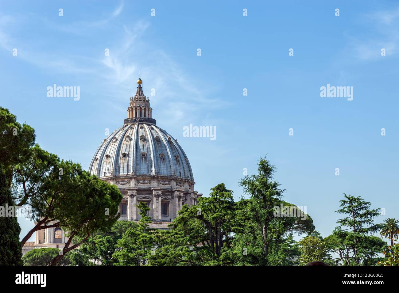 La cupola della Basilica di San Pietro nei Giardini Vaticani Foto Stock