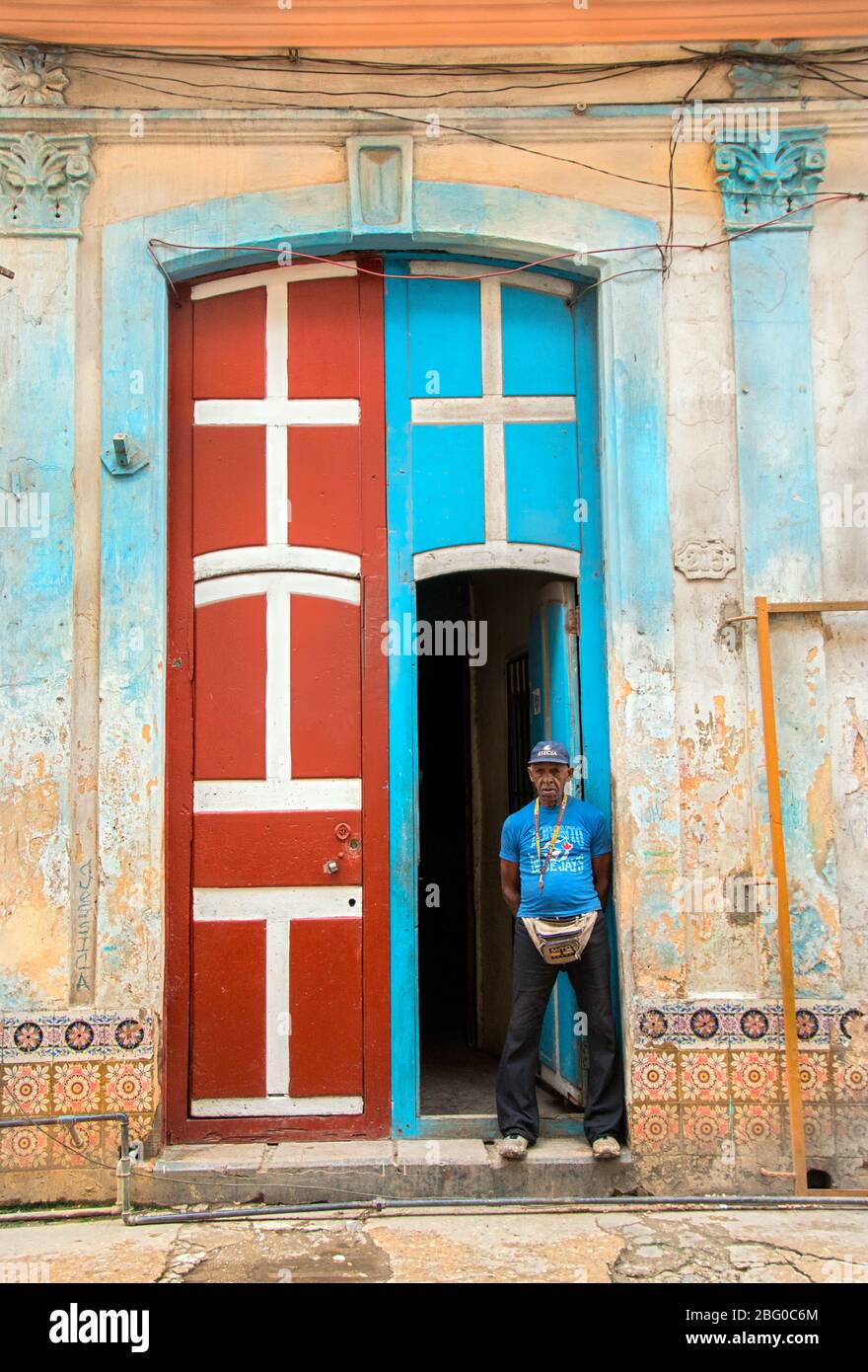 havana street scene, vecchie auto d'epoca a l'avana, cuba havana strade, havana monumenti, persone in havana street, strade cubane, popolo cubano, viaggi Foto Stock