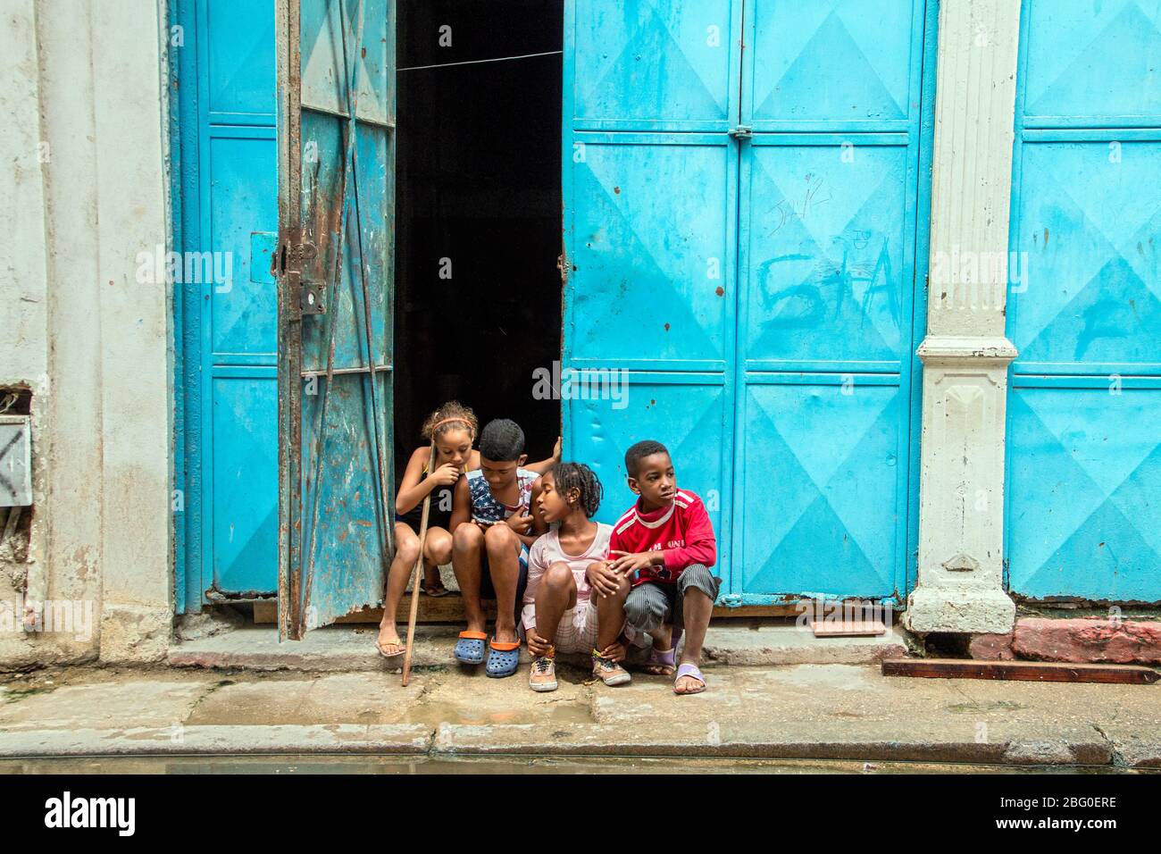 havana street scene, vecchie auto d'epoca a l'avana, cuba havana strade, havana monumenti, persone in havana street, strade cubane, popolo cubano, viaggi Foto Stock