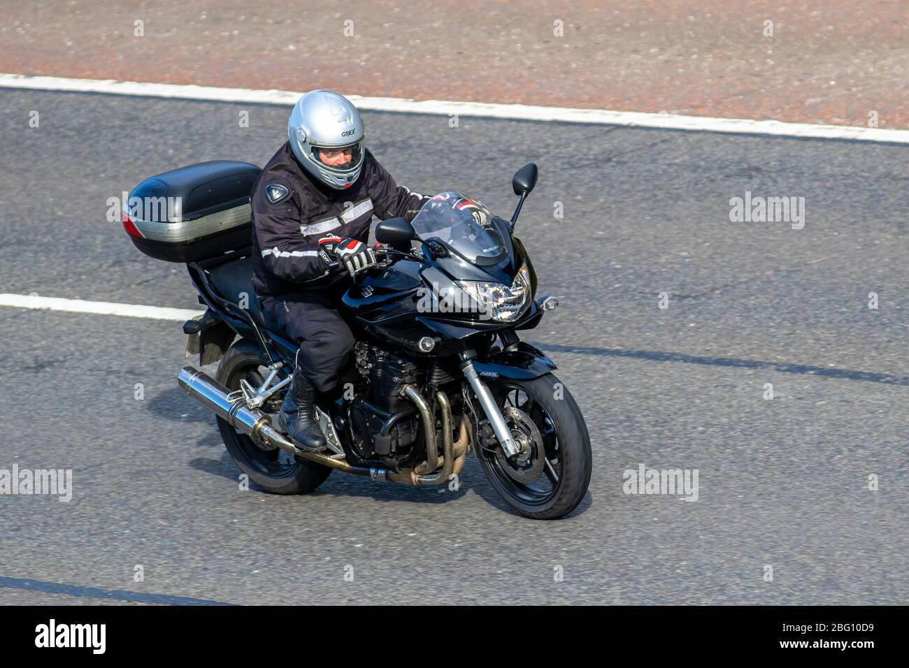 Suzuki Bandit; motociclista; trasporto a due ruote, moto, veicoli, strade, moto, motociclisti motociclisti, motociclisti, motociclisti, motociclisti, sull'autostrada M61 di Chorley, Regno Unito Foto Stock