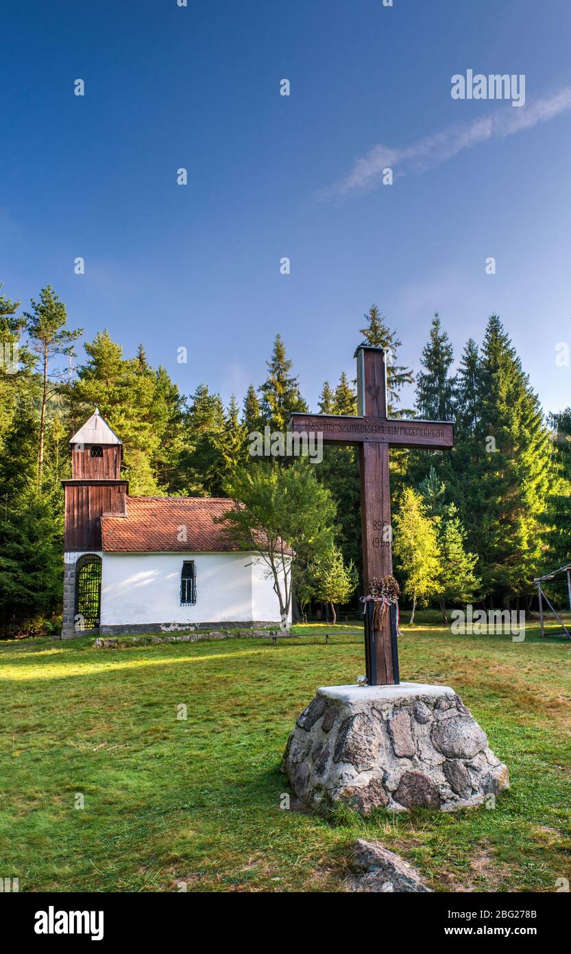 Cappella di Sant'Anna, chiesa ungherese a Lacul Sfoca Ana (Lago di Sant'Anna), lago cratere in Carpazi orientali, Terra di Szekely, Transilvania, Romania Foto Stock