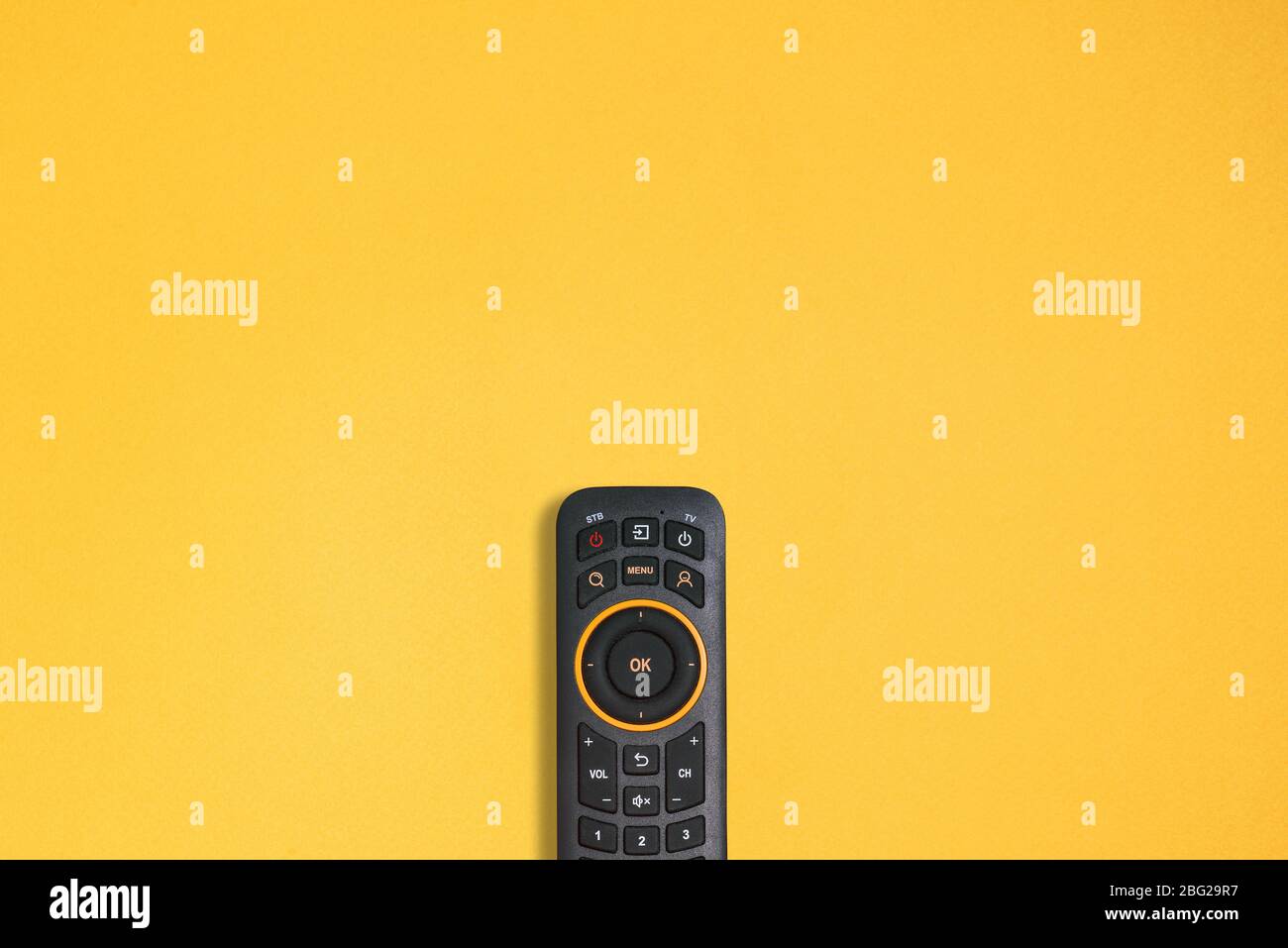 Home Entertainment. Telecomando con pulsanti. Concetto Smart TV Foto Stock