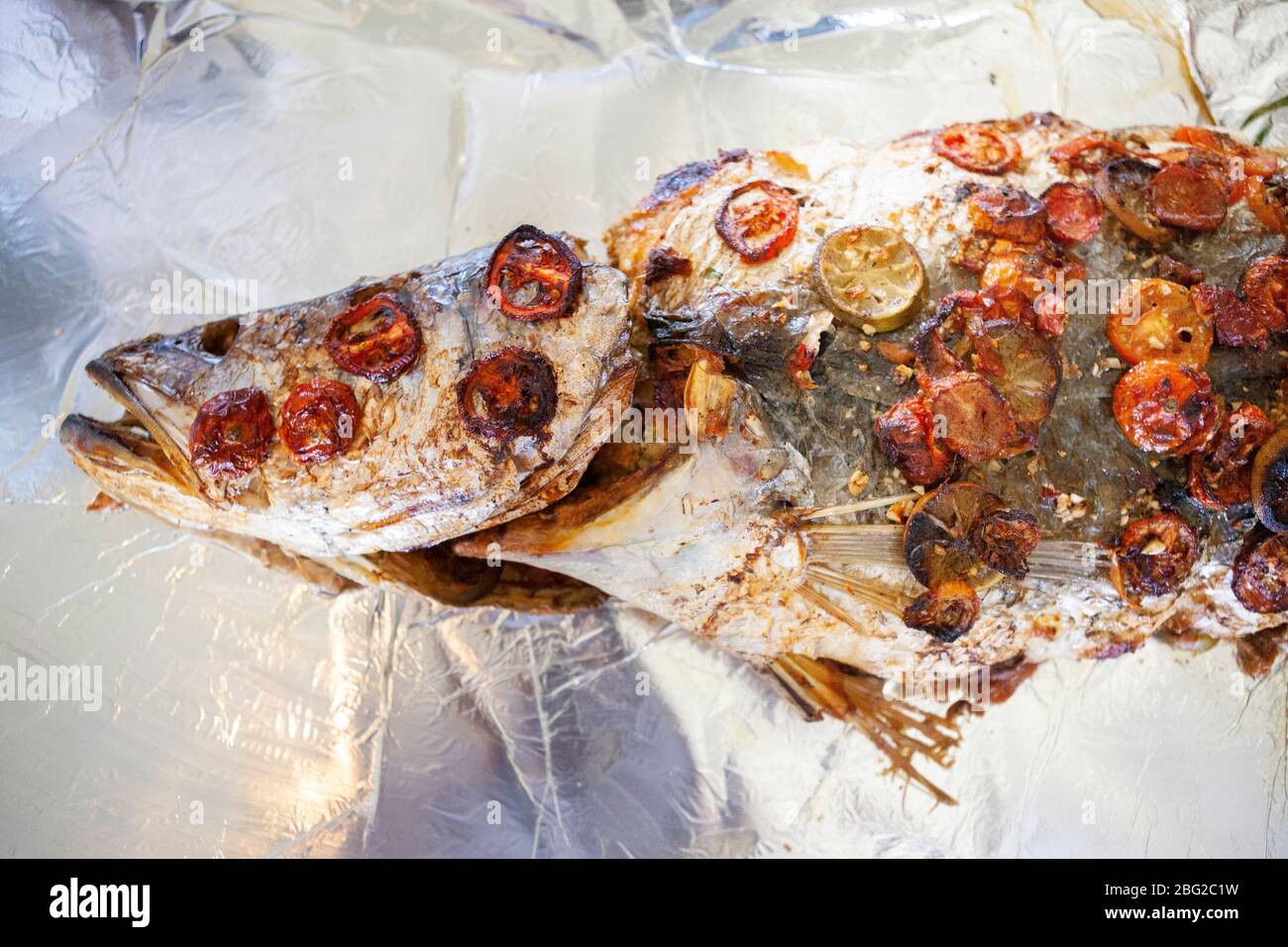 Pesce fresco pescato e cotto a bordo della nave da crociera Bou el Moggad  sul fiume Senegal Foto stock - Alamy