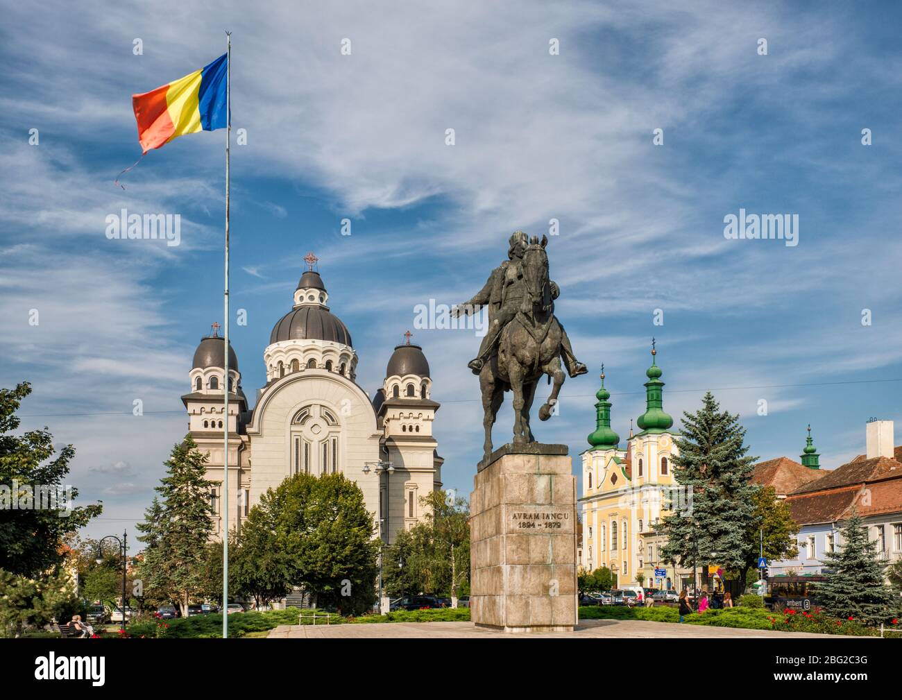 Statua equestre di Avram Iancu, Cattedrale Ortodossa, Chiesa di San Giovanni Battista, Piata Trandafirilor a Targu Mures, Terra di Szekely, Transilvania, Romania Foto Stock