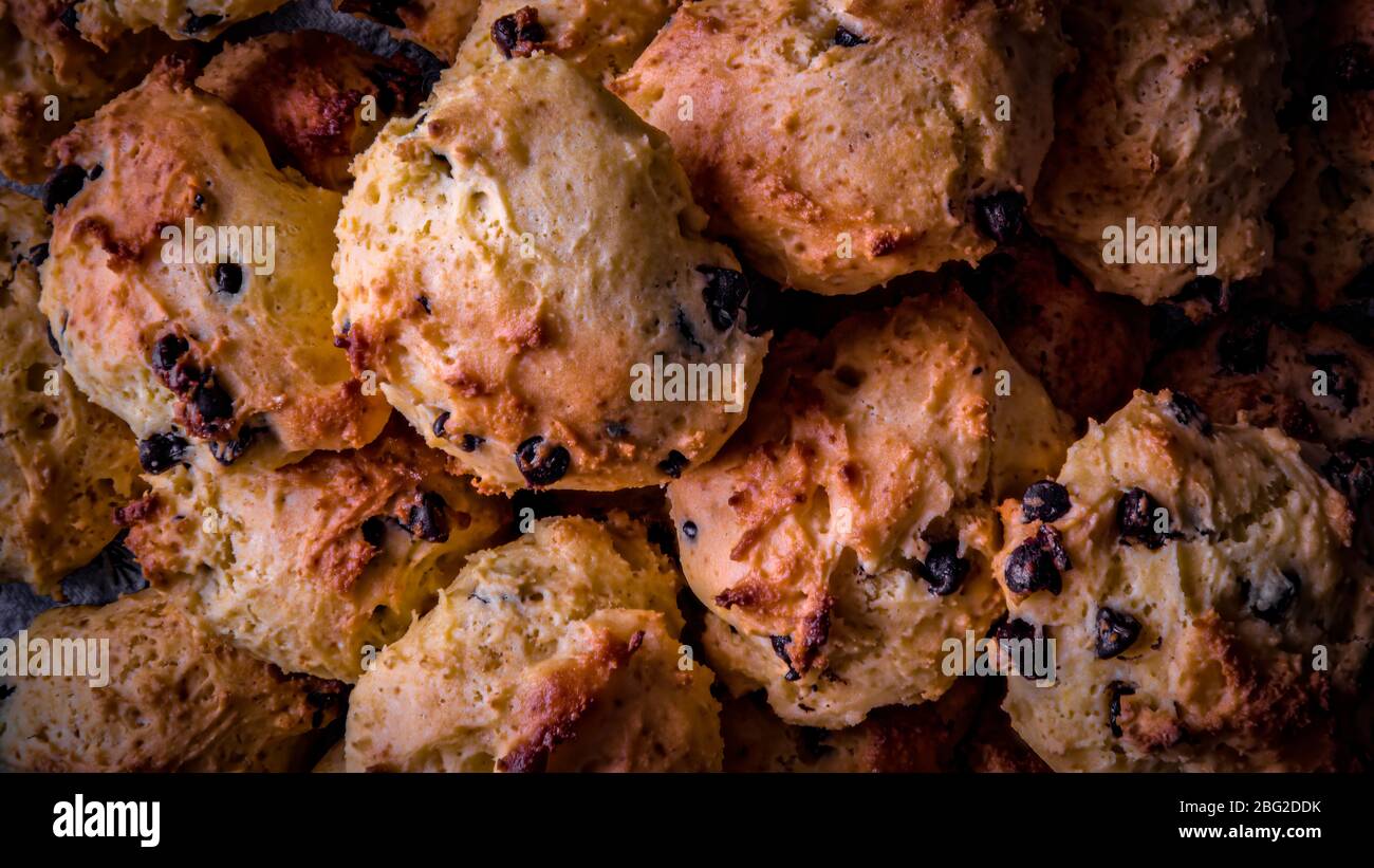 Biscotti fatti in casa con ricotta e gocce di cioccolato Foto Stock