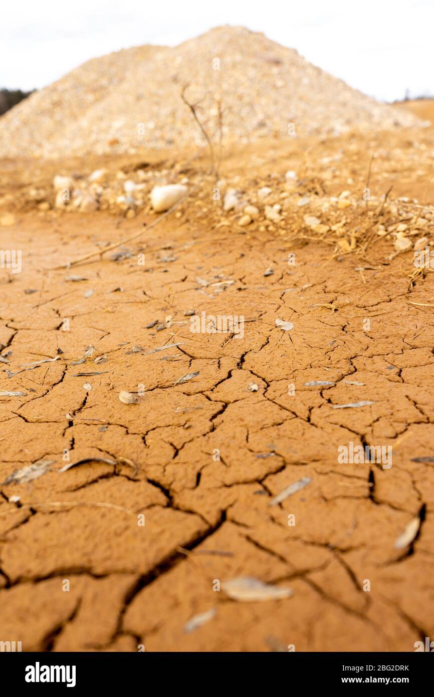 Terreno incrinato asciutto. Riscaldamento globale e effetto serra concetto. Foto Stock