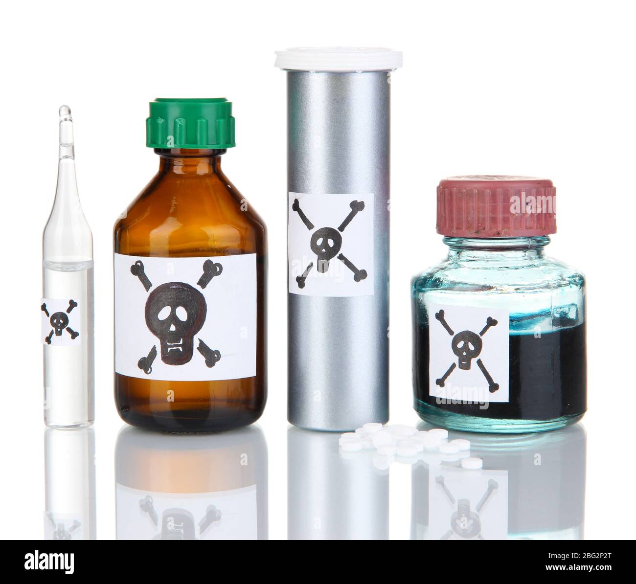 Veleno mortale in bottiglie isolate su bianco Foto stock - Alamy