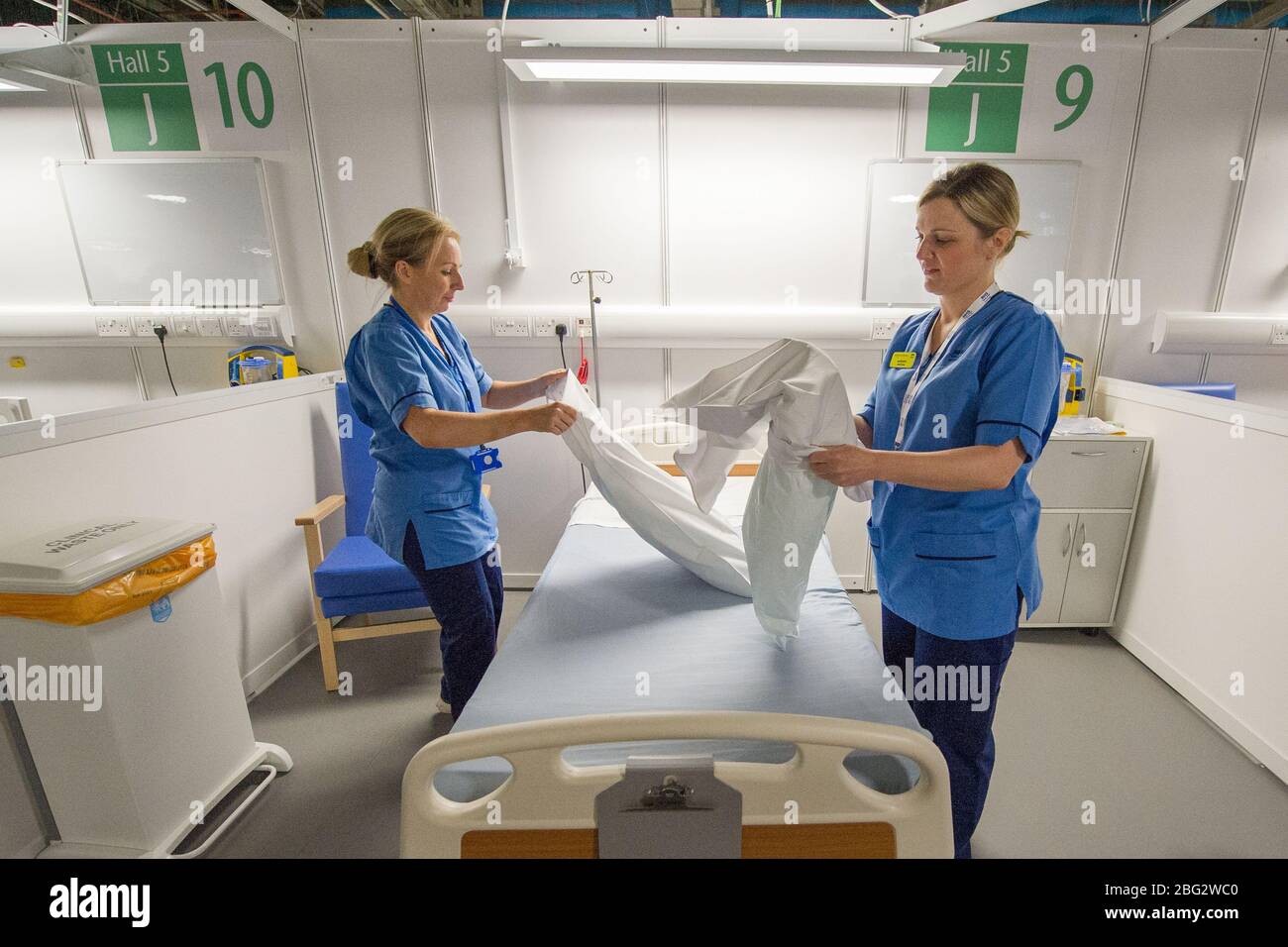 Glasgow, Regno Unito. 20 aprile 2020. Nella foto: Apre l'ospedale NHS Louisa Jordan. L'ospedale è pronto per il trattamento dei pazienti, se necessario. I lavori di costruzione si concluderanno oggi presso l'ospedale NHS Louisa Jordan presso lo Scottish Events Campus (SEC) di Glasgow. Da lunedì 20 aprile 2020, l'ospedale sarà attrezzato e clinicamente pronto per il trattamento dei pazienti durante l'epidemia di coronavirus (COVID-19), se necessario. La costruzione dell'ospedale ha costato £43 milioni. Credit: Colin Fisher/Alamy Live News Foto Stock