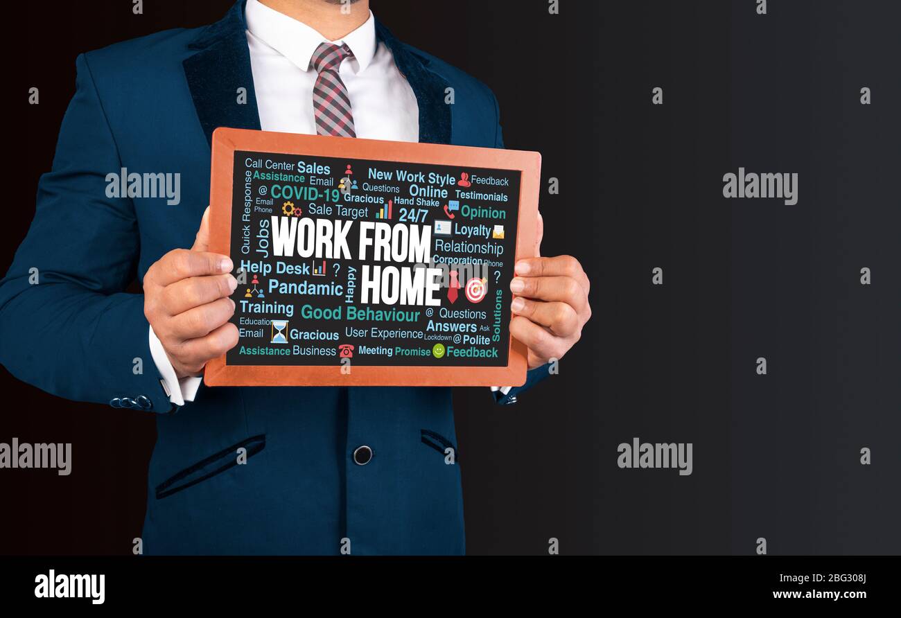 Forma di lavoro Home parole collage nelle mani di uomo d'affari Foto Stock