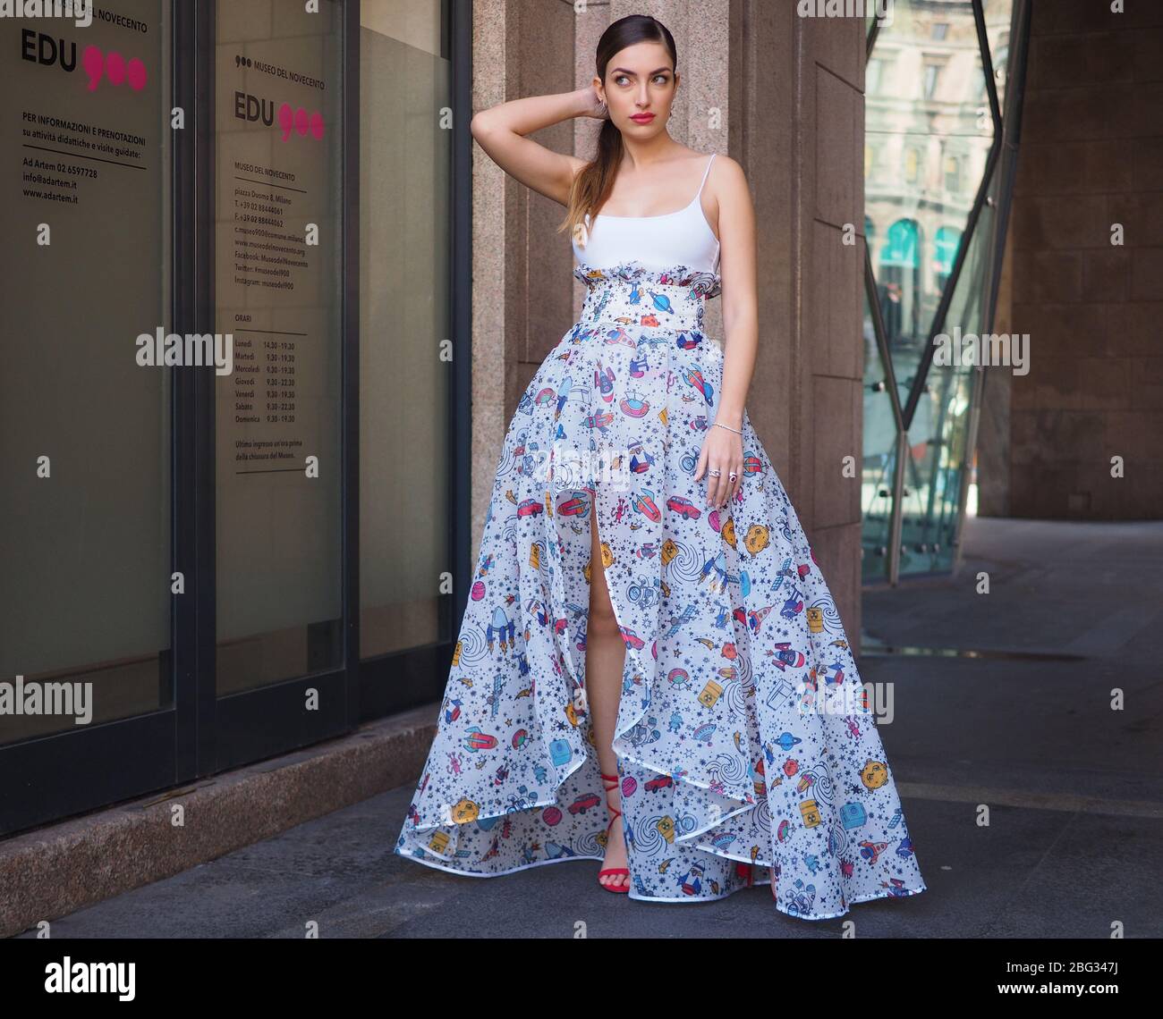 MILANO, Italia: 19 febbraio 2020: Outfit Street style di Nilufar Addati  prima della sfilata di moda di Ultràchic durante la settimana della moda di  Milano 2020/2021 Foto stock - Alamy