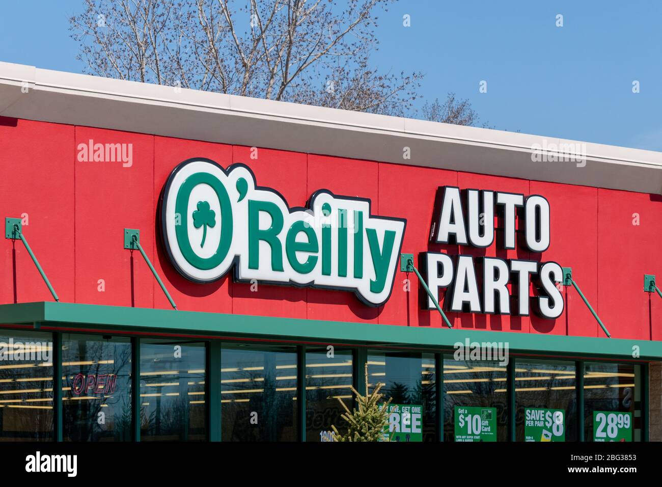 NORTHFIELD, MN/USA - 18 APRILE 2020: Logo o'Reilly Auto Parts per esterni e marchi commerciali. Foto Stock