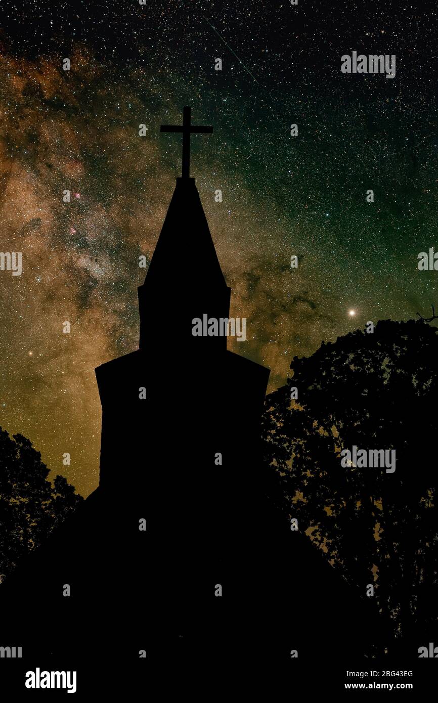 Galassia di Milky Way su Sidney, British Columbia, Canada. Nota: Immagine composita. Foto Stock