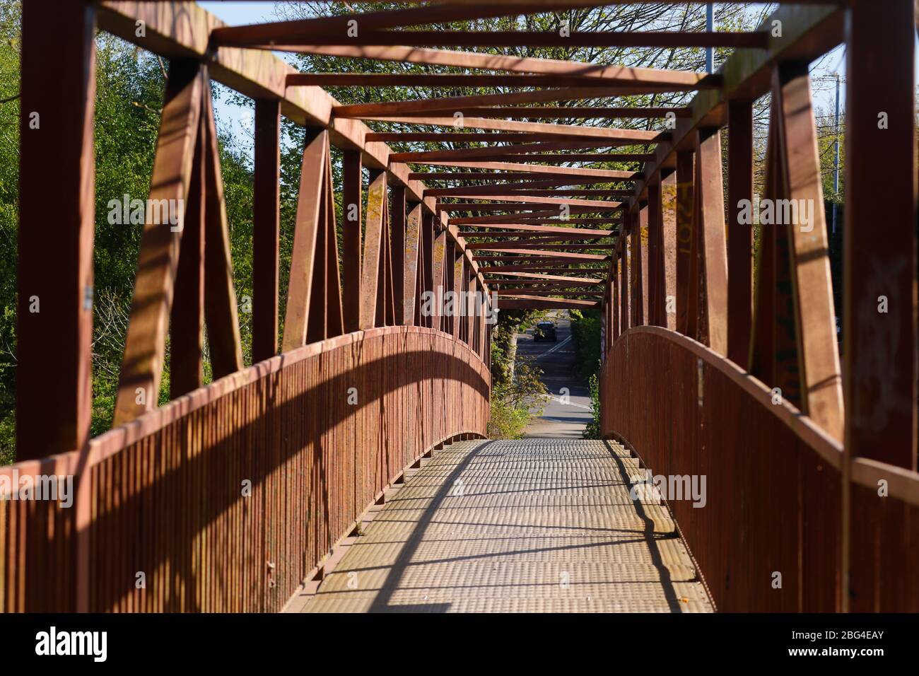 A642 Wakefield Road e passerella sul fiume Aire a Swillington. Foto Stock