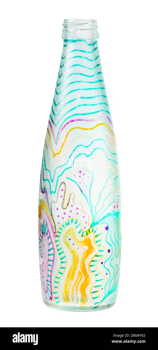 verniciatura vetro - bottiglia di vetro dipinta a mano isolata su sfondo bianco Foto Stock