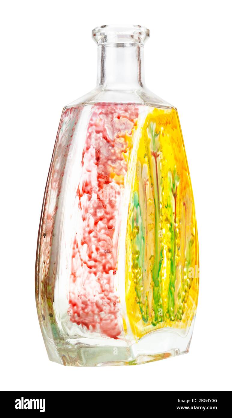 pittura vetro - bottiglia di brandy di vetro dipinta a mano isolata su sfondo bianco Foto Stock