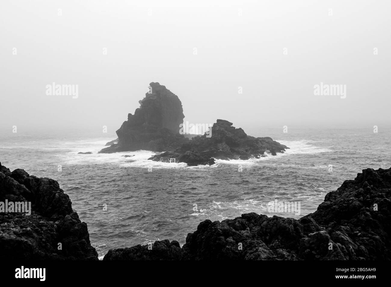 Roccia nel mare, la Palma, Isole Canarie, Spagna Foto Stock