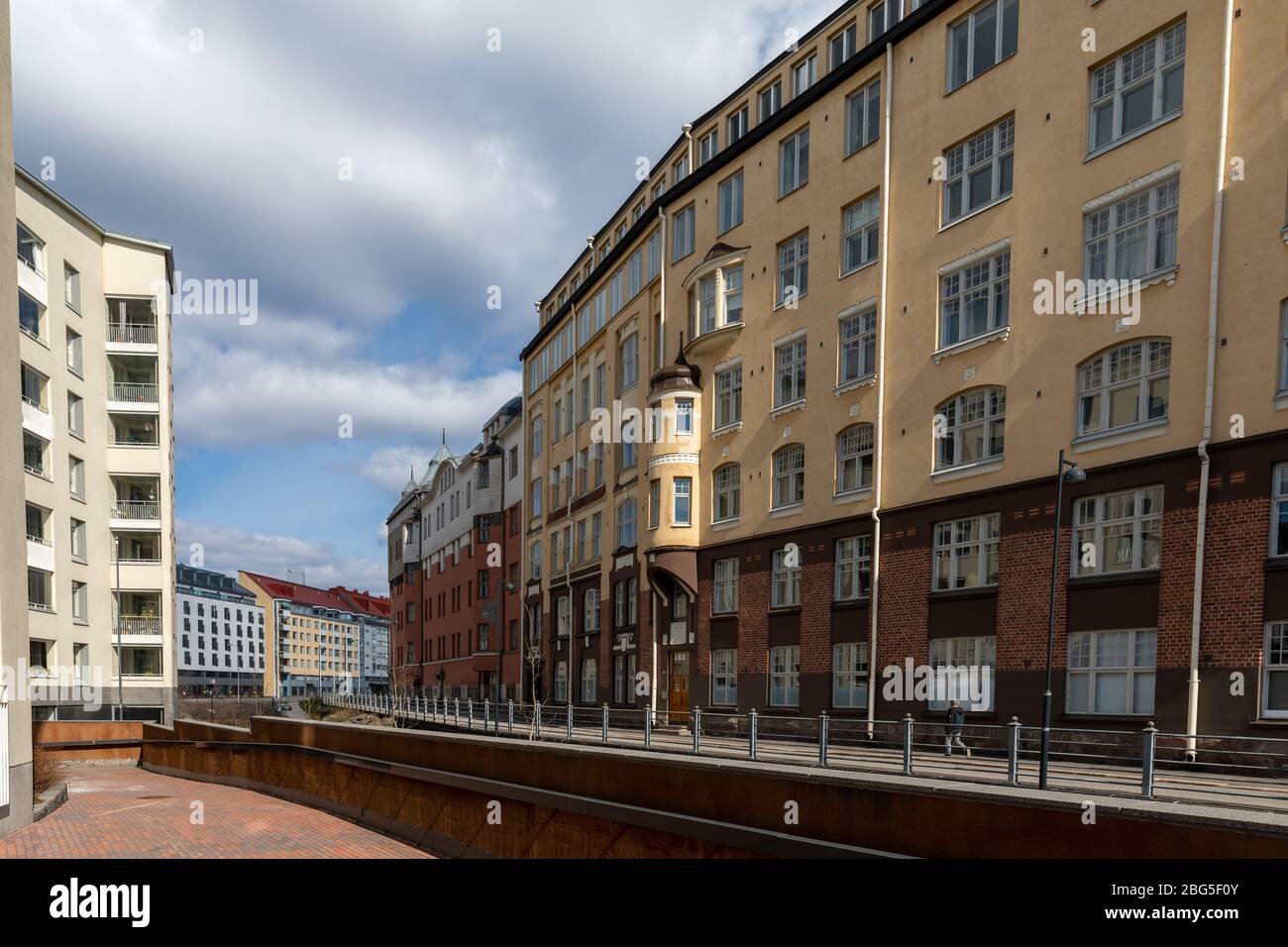 Il quartiere di Kamppi fa parte del centro di Helsinki. L'architettura è un mix di architettura antica e contemporanea. Foto Stock
