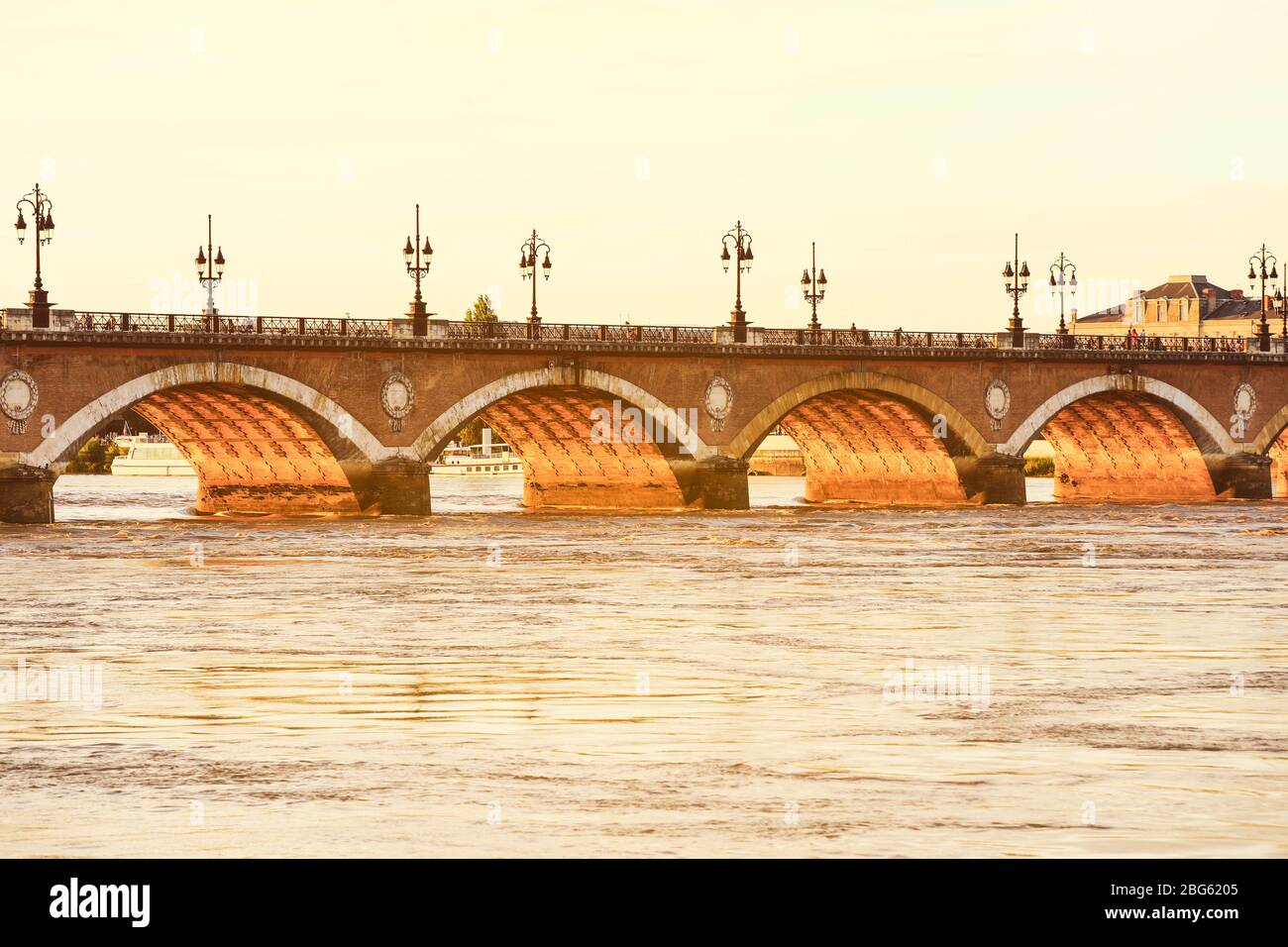 Ponte di Pont de Pierre in stile vintage, Bordeaux, Francia Foto Stock