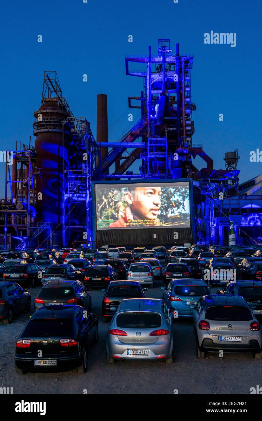 Drive-in cinema Dortmund, sullo sfondo dell'ex impianto di altoforno Phoenix-West a Dortmund-Hörde, proiezione temporanea di film, evento in co Foto Stock