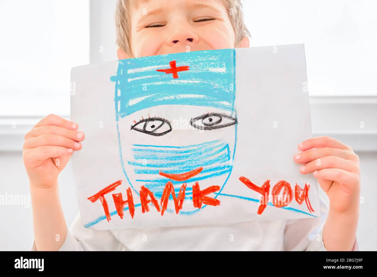 Grazie coronavirus aiutanti. Gli operatori chiave sono gli operatori ospedalieri. Simbolo di speranza durante l'epidemia di coronavirus COVID-19. Gli operatori sanitari sono fondamentali Foto Stock