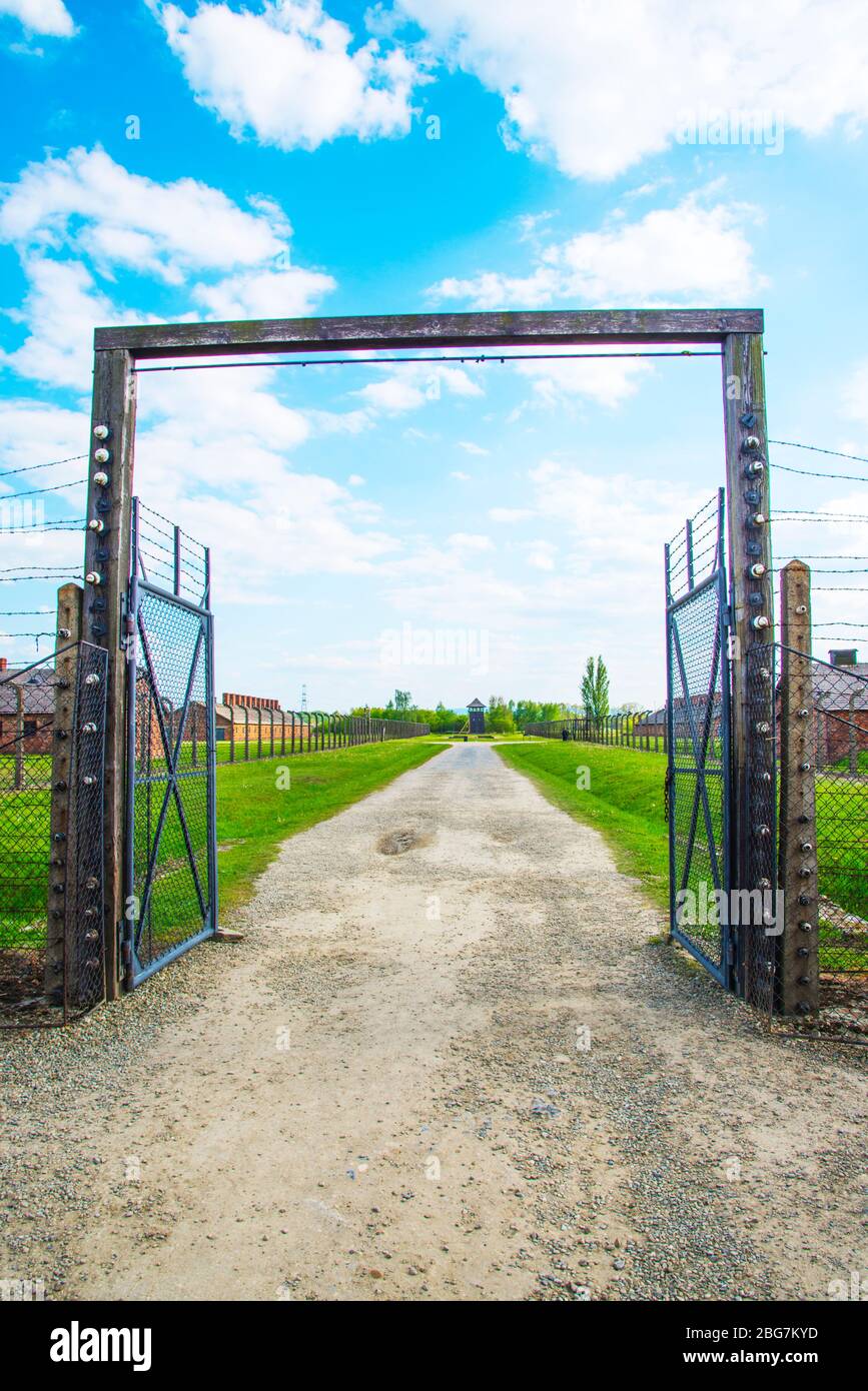 Cancello e filo spinato Fence Auschwitz Birkenau campo di concentramento Oświęcim Museo Polonia meridionale Europa UE UNESCO Foto Stock