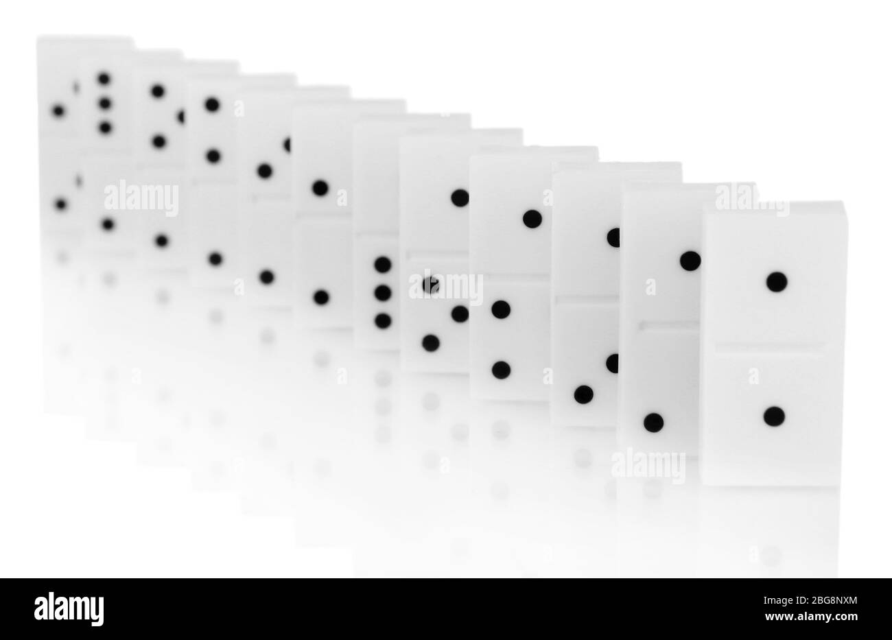 Dominos isolato su bianco Foto Stock