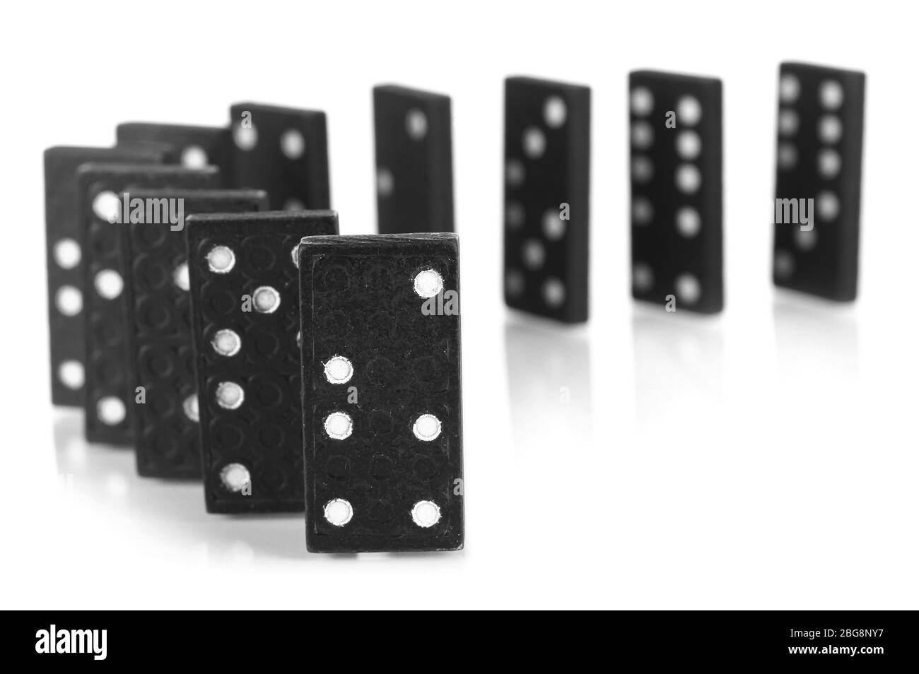 Dominos isolato su bianco Foto Stock