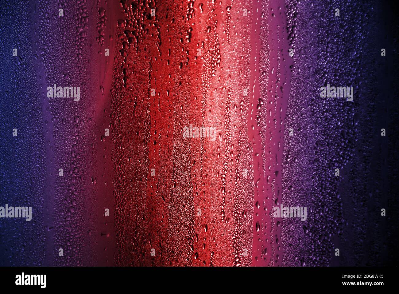 caduta d'acqua sul cooller del ferro per lo sfondo Foto Stock