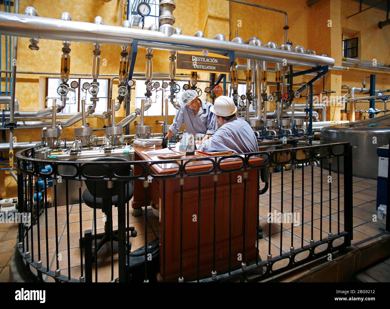 Lavoratori della distilleria Jose Cuervo, Tequila, Messico Foto Stock