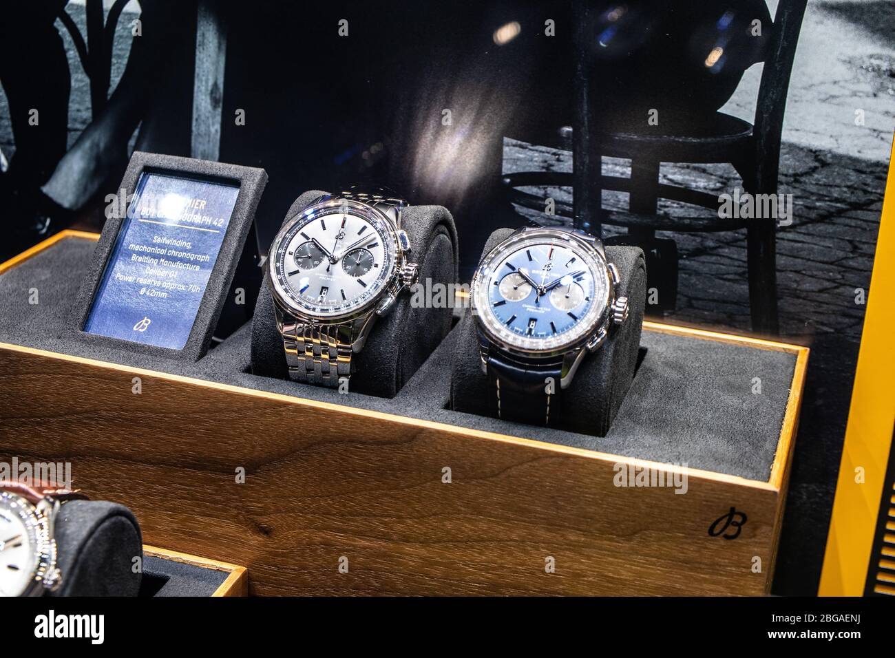 Ginevra, Svizzera, marzo 2020 Orologio Breitling, vetreria con orologi meccanici alla moda, cronometri di precisione progettati per aviatori Foto Stock