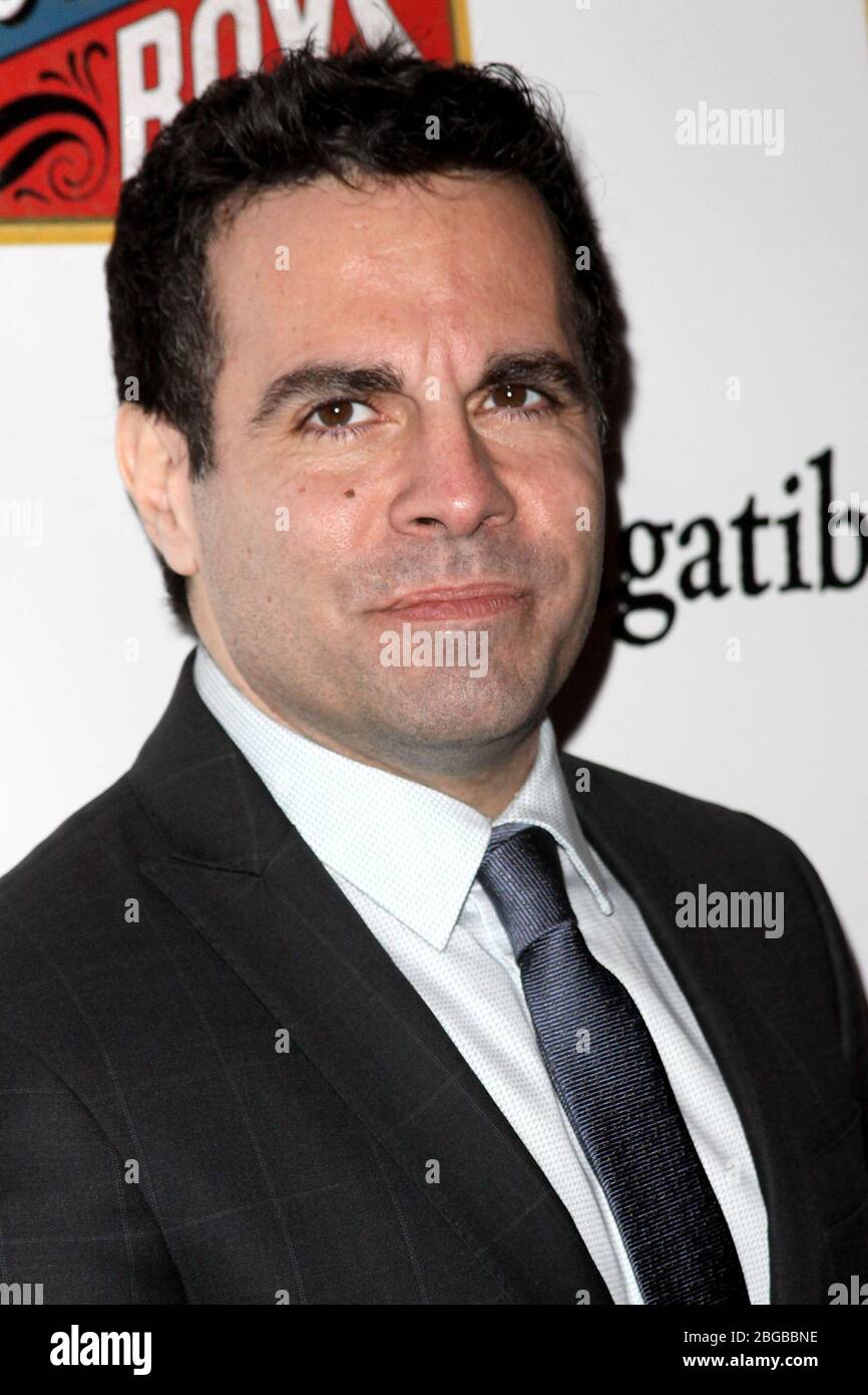 New York, NY, USA. 31 ottobre 2010. Mario Cantone al 'Scottsboro Boys' Broadway notte di apertura al Lyceum Theatre. Credito: Steve Mack/Alamy Foto Stock