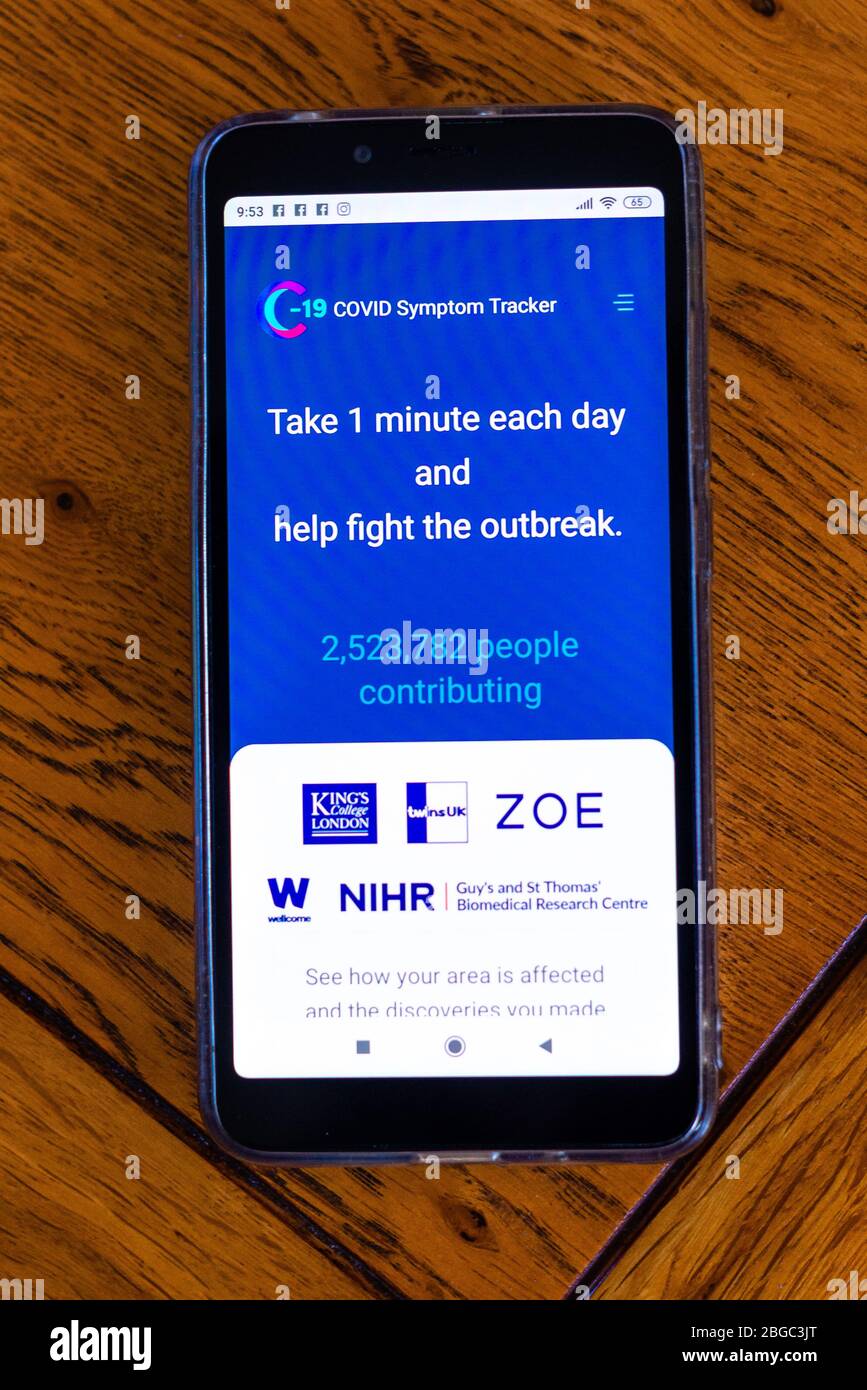 COVID-19 Sintom Tracker Coronavirus app per telefono cellulare Foto Stock