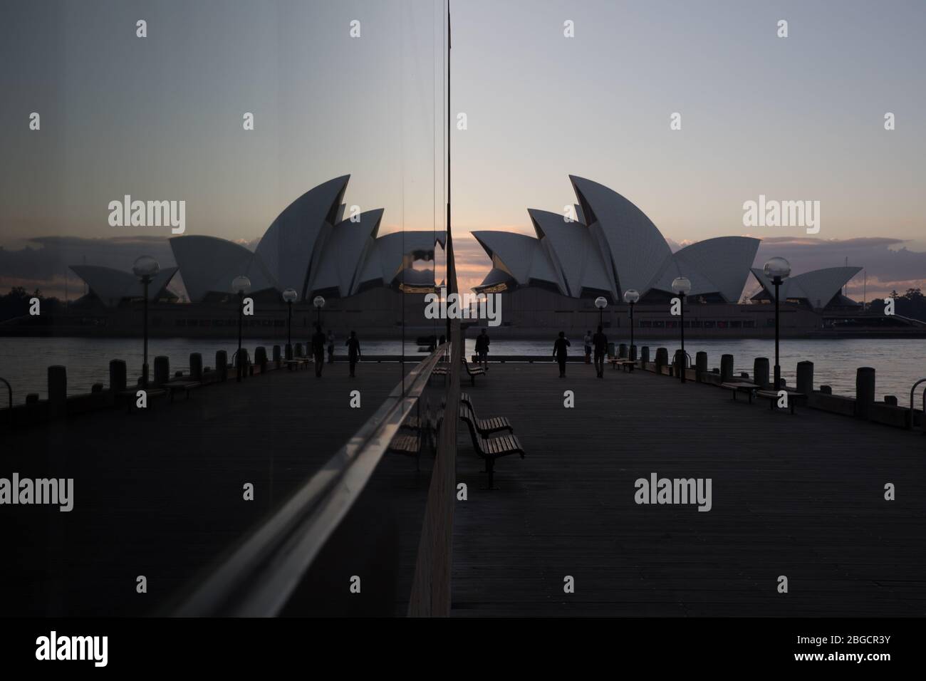 Sydney Sunrise Walk dal ponte del porto al teatro dell'opera Foto Stock