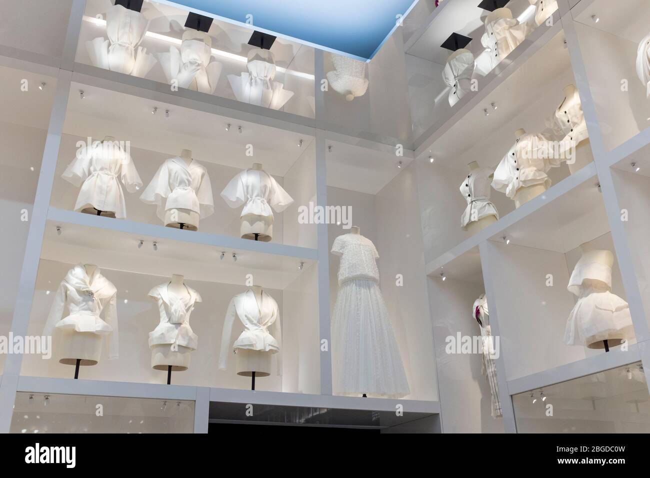 Christian Dior Exhibition, V&A Museum, Londra, Regno Unito Foto Stock