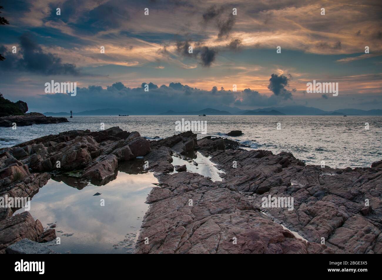 Tramonto a Pak Kok Kau Tsuen, Isola di Lamma, Hong Kong Foto Stock