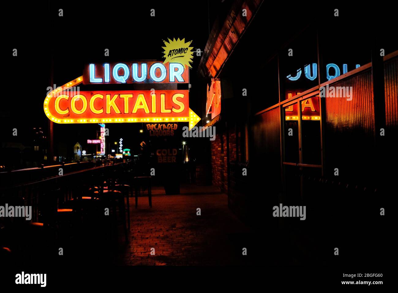 Atomic Liquor cocktail Lounge and Bar, il più antico bar indipendente di Las Vegas, nel centro di Las Vegas, Nevada, USA Foto Stock
