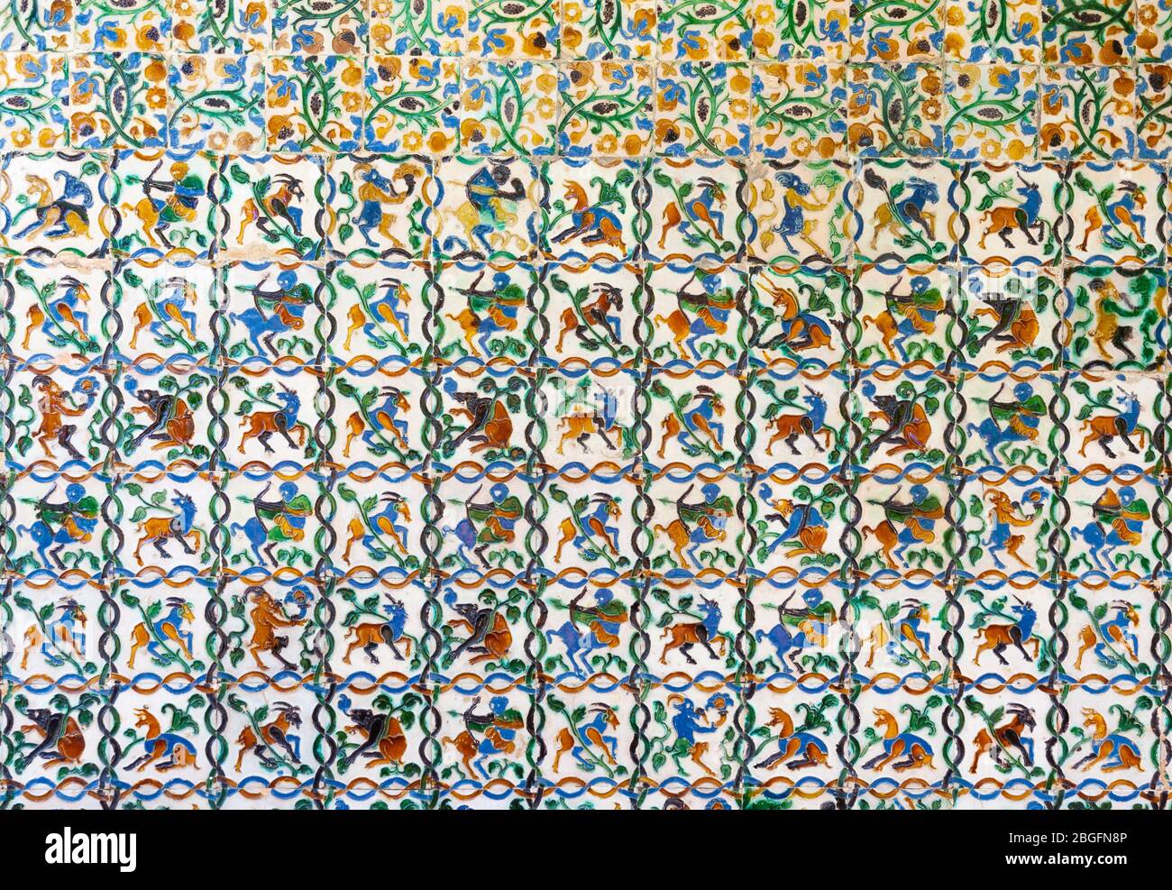 Piastrelle in ceramica per pareti nel palazzo Real Alcazar, Siviglia, Andalusia, Spagna Foto Stock