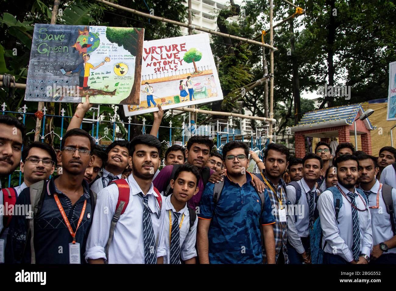 Studenti che protestano contro la distruzione dell'ambiente Foto Stock